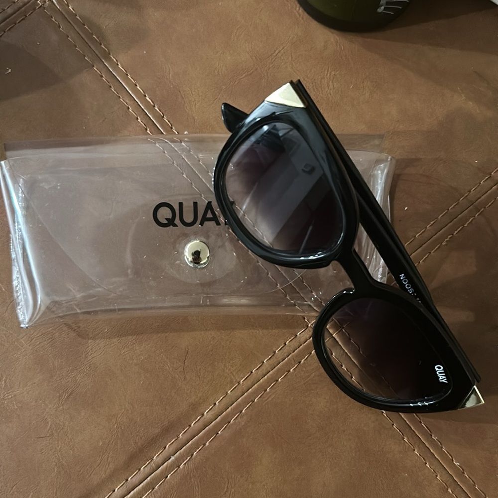Quay Noosa Metal Sunglasses